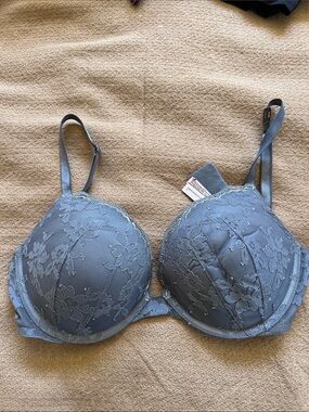 Victoria’s Secret Lace Push-Up Bra - Like New